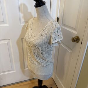 CROCHET TOP unbranded ivory crocheted short sleeve sweater with keyhole size M